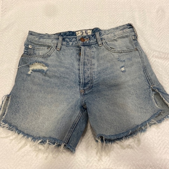Free People Pants - FREE PEOPLE DENIM SHORTS size 25. Button fly.